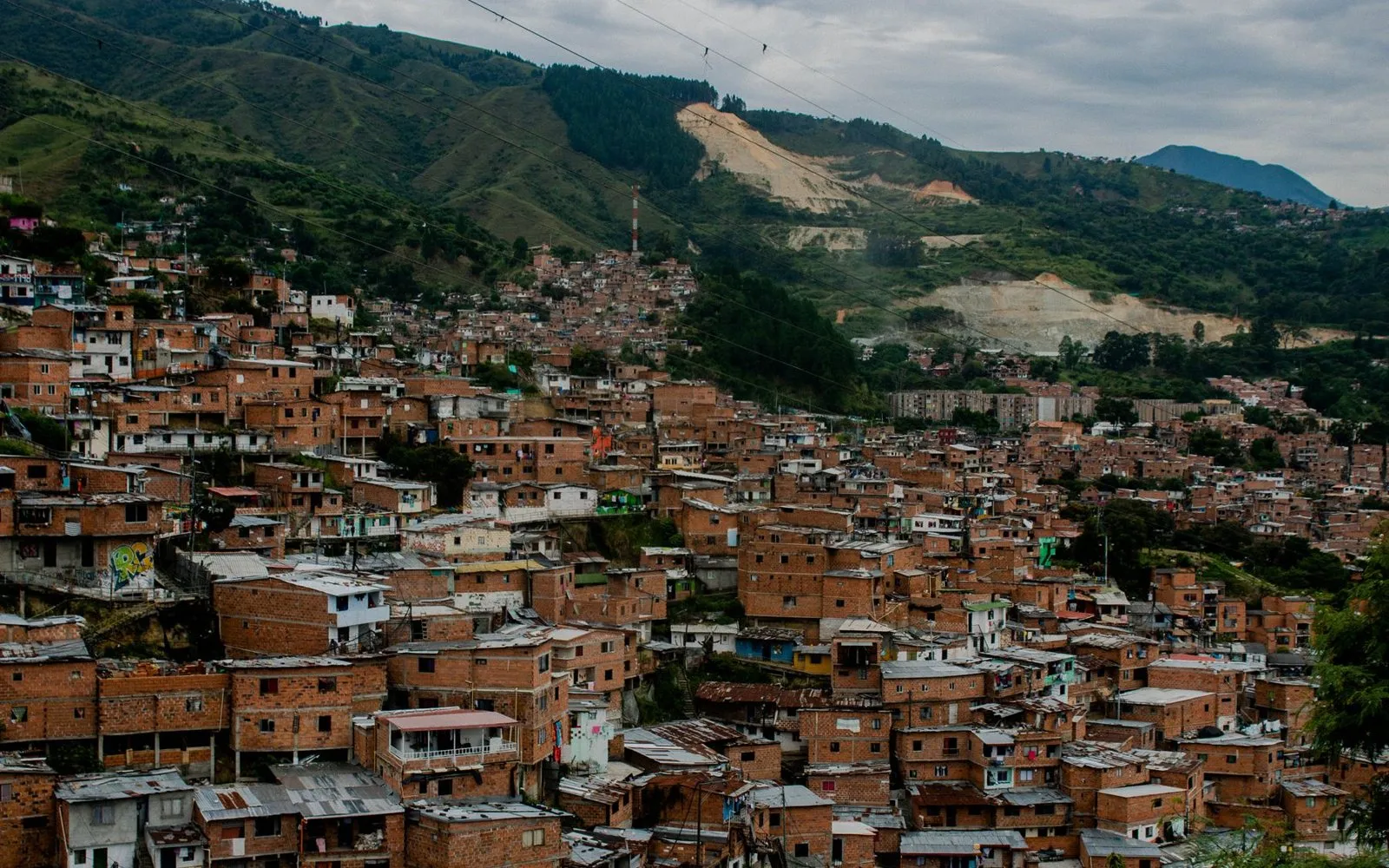 Comuna 13 graffiti tour